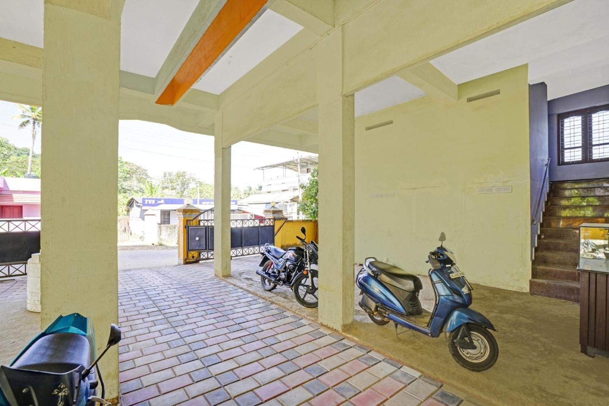 Hotel O Ss Residency Punalur Luaran gambar